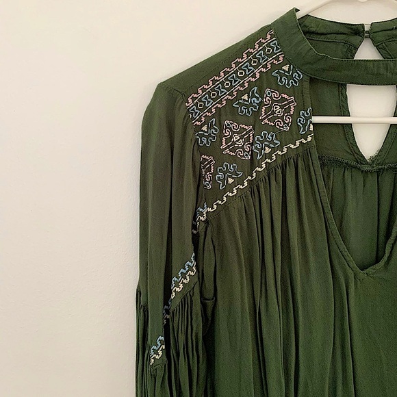 SOLD! Green BOHO Top - Picture 1 of 7